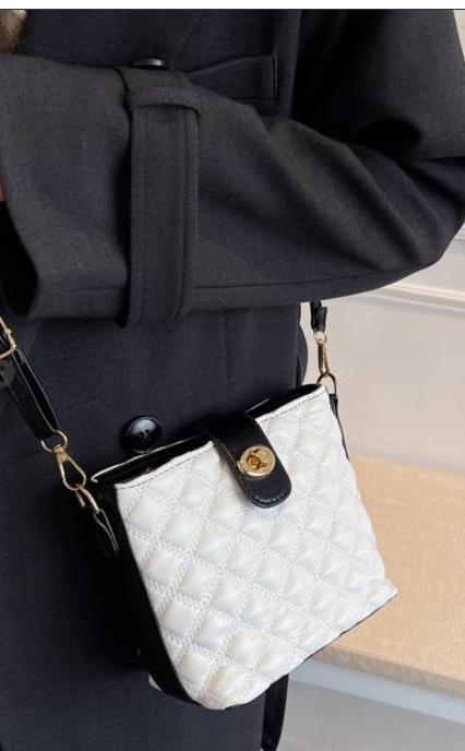 Rhombus Lattice Twist Lack Tote Bag